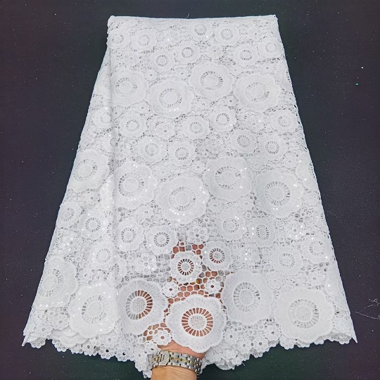 Bridal Lace lancia la nuova collezione di accessori da sposa eleganti e senza tempo