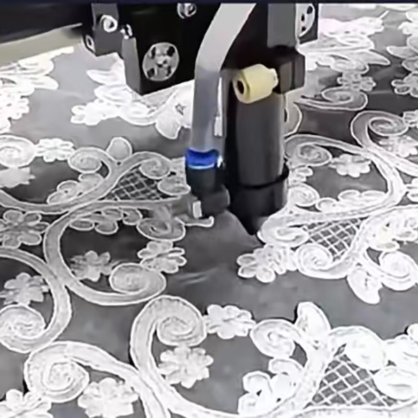 Tagliare il pizzo con la tecnologia laser: integrazione di tecniche moderne e tradizionali