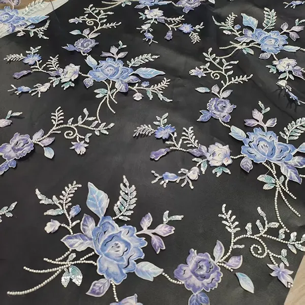 Tessuto di pizzo ricamato con applicazioni di fiori ricamati 3D e paillettes