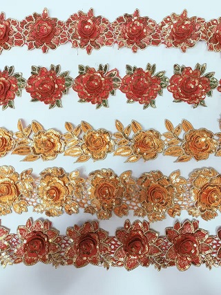 Tasco di pizzo ricamato in poliestere con paillettes 3D raccolti