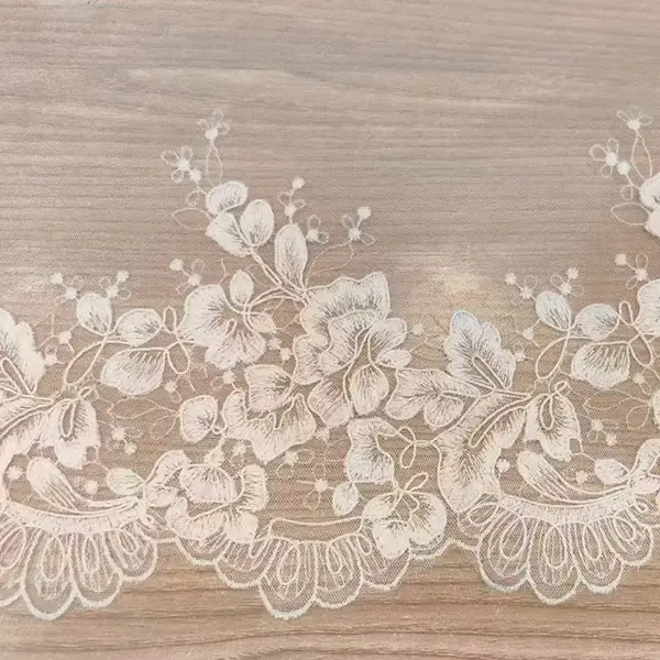 Classic squisito pizzo ricamato in poliestere a rete per l'abbigliamento da donna